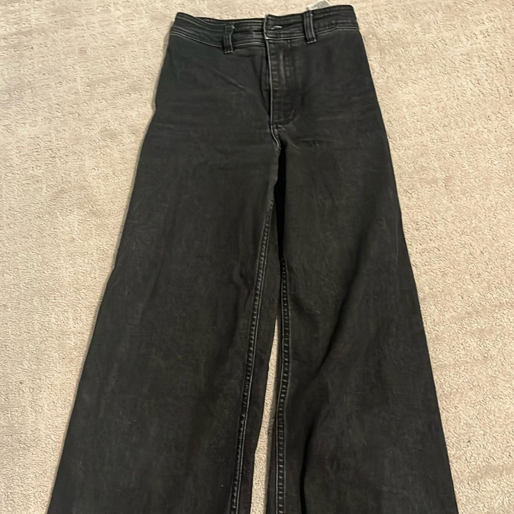 Cute black jeans!